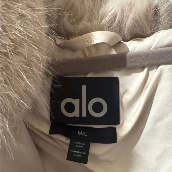 ALO Yoga Opulent Faux Fur Statement Jacket m/l oat - Picture 7 of 8